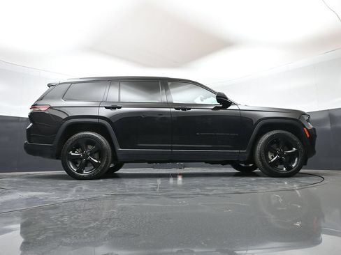 Used 2022 Jeep Grand Cherokee L Laredo AWD/4WD image 39