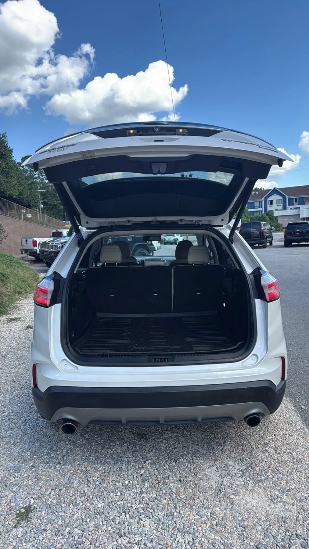 Used 2019 Ford Edge Titanium w/ Cold Weather Package AWD/4WD image 9