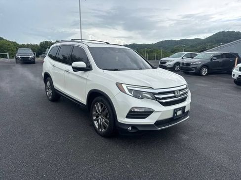 Used 2017 Honda Pilot Touring image 2