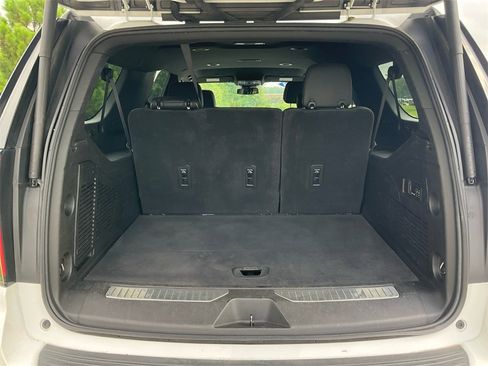 Used 2023 Chevrolet Suburban Premier image 30