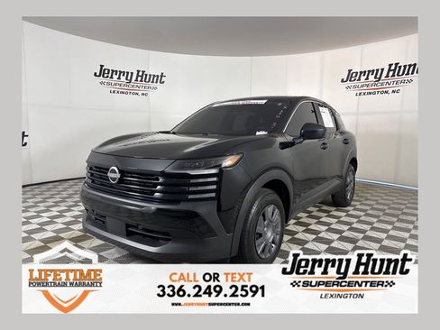 Used 2025 Nissan Kicks S FWD image 1