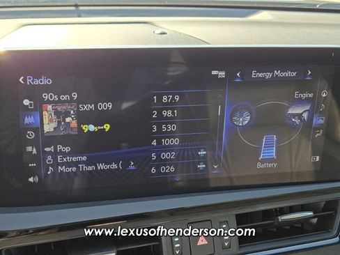 Certified 2022 Lexus ES 300h w/ Accessory Package FWD image 28