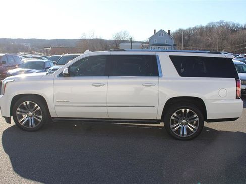 Used 2020 GMC Yukon XL Denali w/ Denali Premium Package image 5