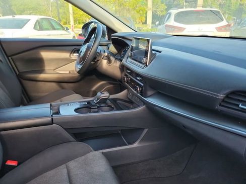 Used 2024 Nissan Rogue SV image 36