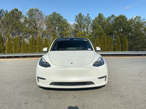 Used 2021 Tesla Model Y Long Range image 10