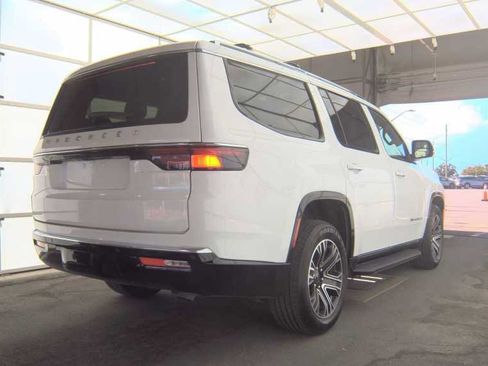 Used 2025 Jeep Wagoneer 4WD w/ Premium Group I image 3