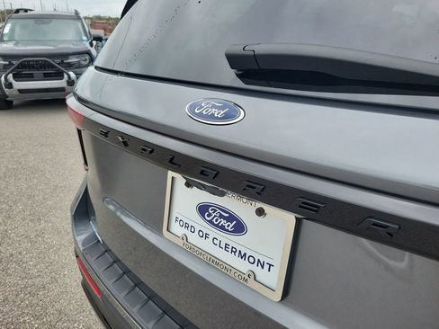 Used 2025 Ford Explorer ST-Line w/ Premium Package image 7