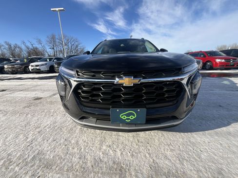 Certified 2025 Chevrolet Trax LT w/ LT Convenience Package image 30