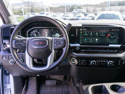 Used 2025 GMC Sierra 3500 SLE image 13