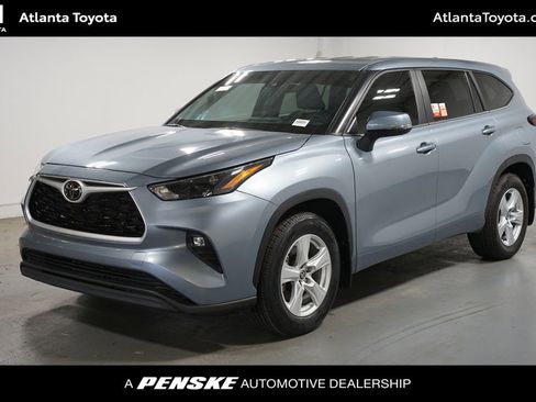 Certified 2024 Toyota Highlander LE FWD image 1