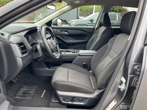 Used 2025 Nissan Rogue SV AWD/4WD image 14