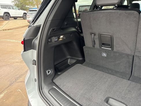 New 2025 Jeep Grand Cherokee L Altitude RWD image 46