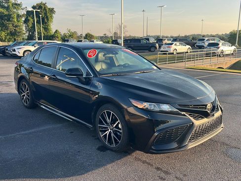 Used 2023 Toyota Camry SE image 8