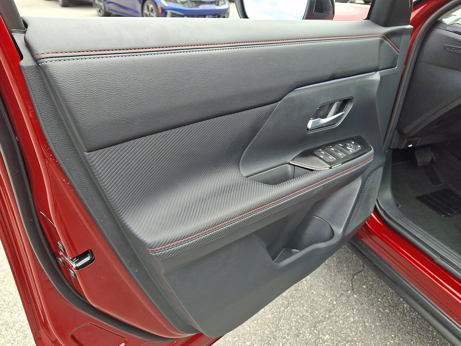 Used 2025 Nissan Kicks SR AWD/4WD image 12
