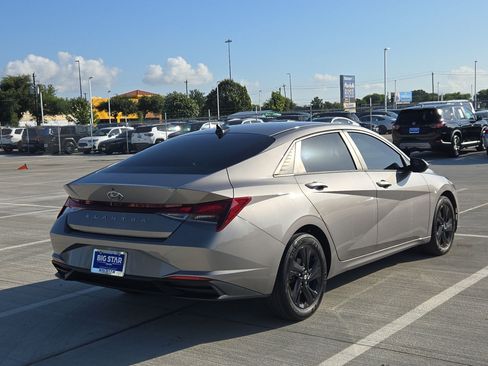 Used 2021 Hyundai Elantra SEL FWD image 3