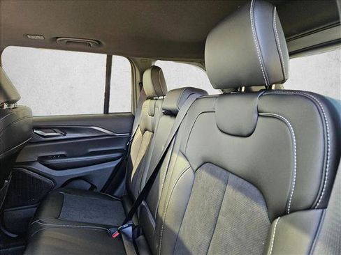 New 2025 Jeep Grand Cherokee Laredo image 14
