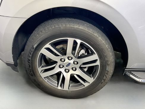 Used 2023 Ford Expedition Limited image 13