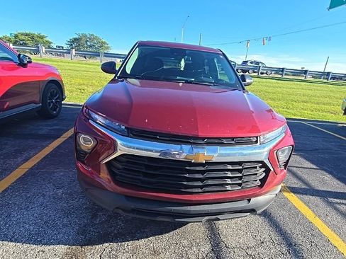 Used 2024 Chevrolet TrailBlazer LS w/ LS Convenience Package AWD/4WD image 2