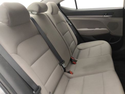 Used 2017 Hyundai Elantra SE image 19