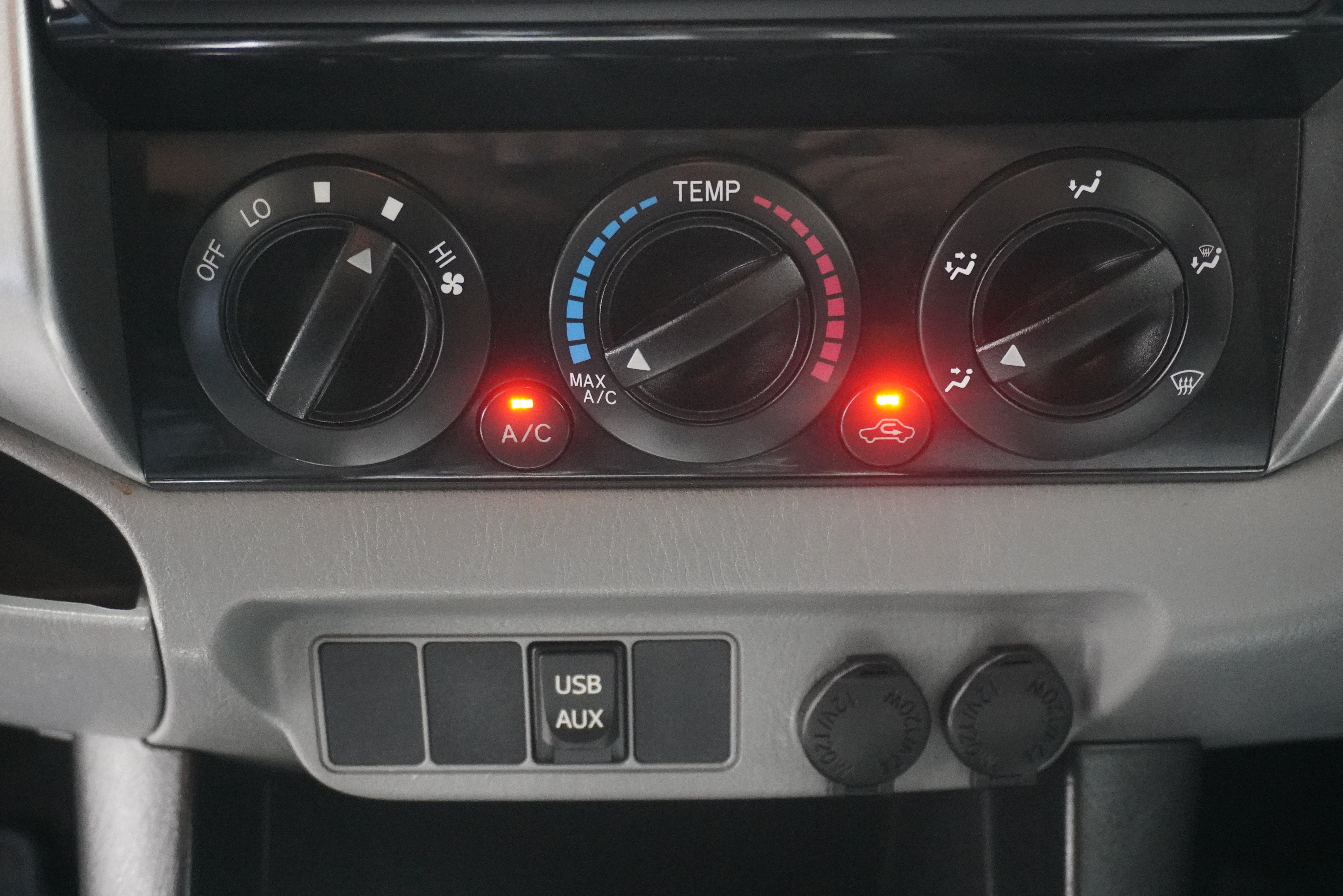 Used 2014 Toyota Tacoma PreRunner w/ SR5 Package RWD image 17