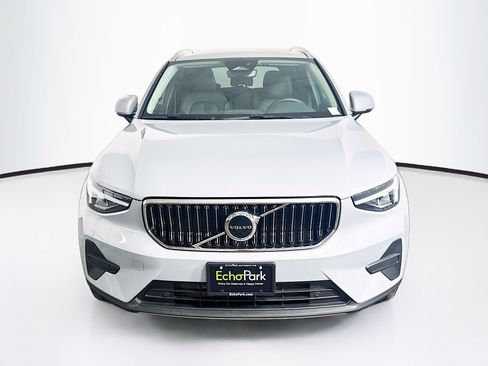 Used 2025 Volvo XC40 B5 Core image 2