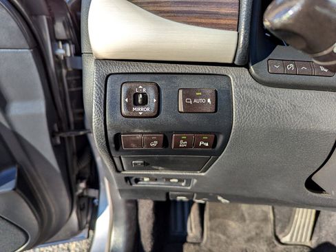 Used 2013 Lexus LS 460 AWD image 13