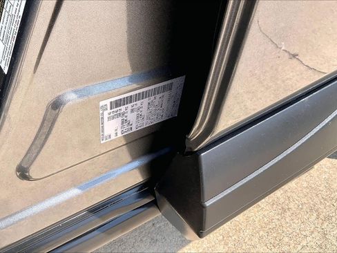 Used 2025 Nissan Rogue SV FWD image 38