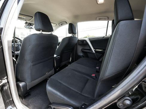Used 2018 Toyota RAV4 LE w/ All Weather Liner Package AWD/4WD image 32