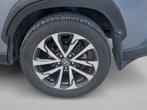 Used 2022 Toyota Corolla Cross XLE w/ Convenience Package FWD image 10
