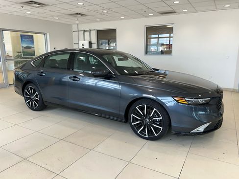 Used 2025 Honda Accord Touring image 1