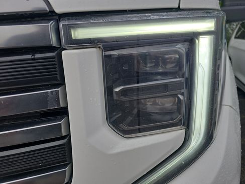 Used 2024 GMC Sierra 1500 AT4 w/ Technology Package AWD/4WD image 10