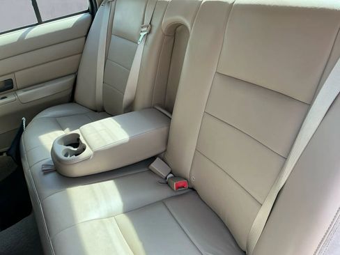 Used 2003 Ford Crown Victoria LX image 15