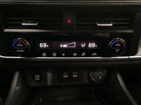 Certified 2025 Nissan Rogue SV image 24