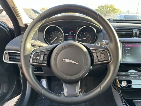 Used 2017 Jaguar XE Premium image 11