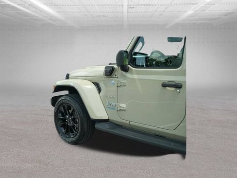 Used 2022 Jeep Wrangler Unlimited Sahara AWD/4WD image 40