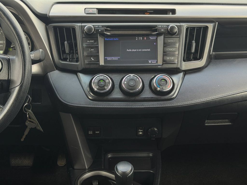 Used 2016 Toyota RAV4 LE AWD/4WD image 17