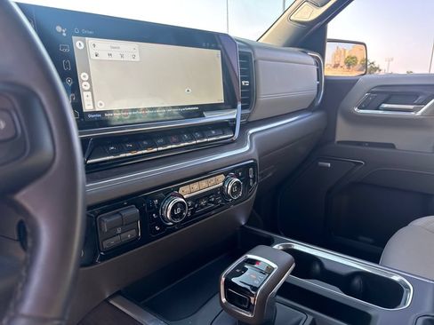 Used 2024 GMC Sierra 1500 SLT w/ SLT Premium Plus Package AWD/4WD image 18