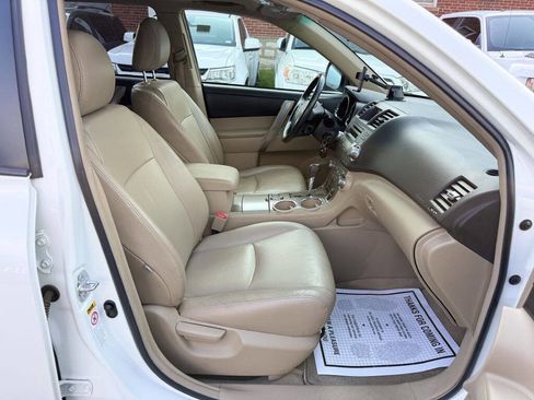 Used 2010 Toyota Highlander SE FWD image 20