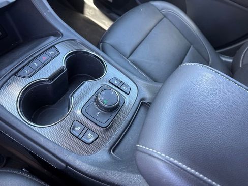 Used 2023 GMC Acadia SLT w/ Preferred Package FWD image 26