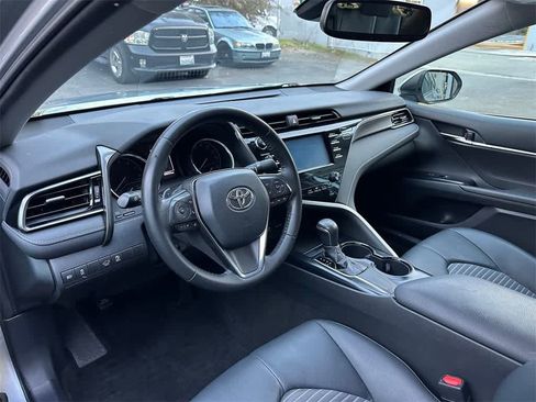 Used 2019 Toyota Camry SE image 2