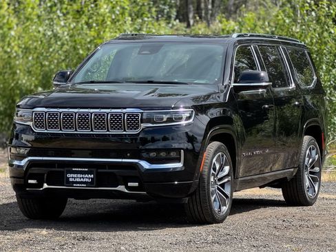 Used 2022 Jeep Grand Wagoneer Series III w/ Rear Seat Video Group 1 AWD/4WD image 3