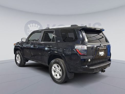 Used 2022 Toyota 4Runner SR5 AWD/4WD image 4