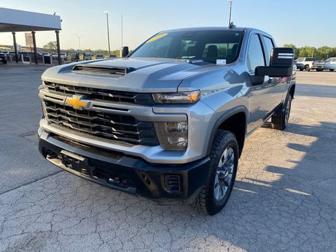 Used 2025 Chevrolet Silverado 2500 Custom w/ Custom Convenience Package AWD/4WD image 2