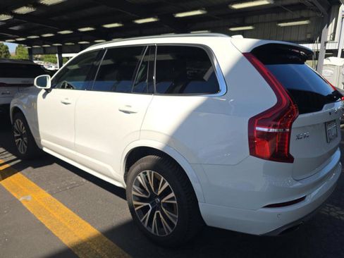 Used 2020 Volvo XC90 T8 Momentum image 6