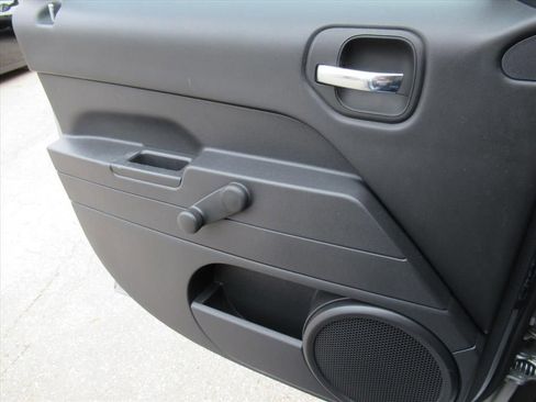 Used 2017 Jeep Patriot Sport image 23