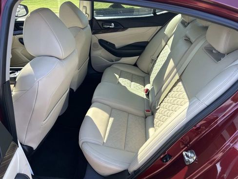 Used 2017 Nissan Maxima Platinum w/ Interior Lighting Package image 18