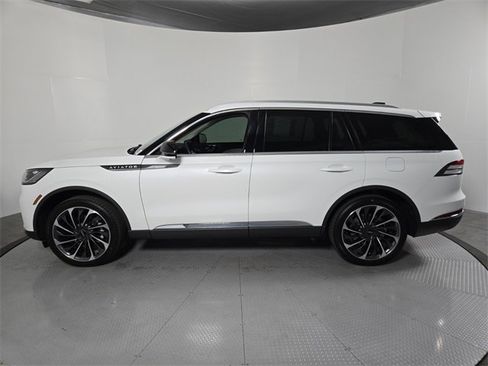 New 2026 Lincoln Aviator Reserve image 8