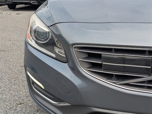 Used 2017 Volvo S60 T5 Inscription Platinum image 9