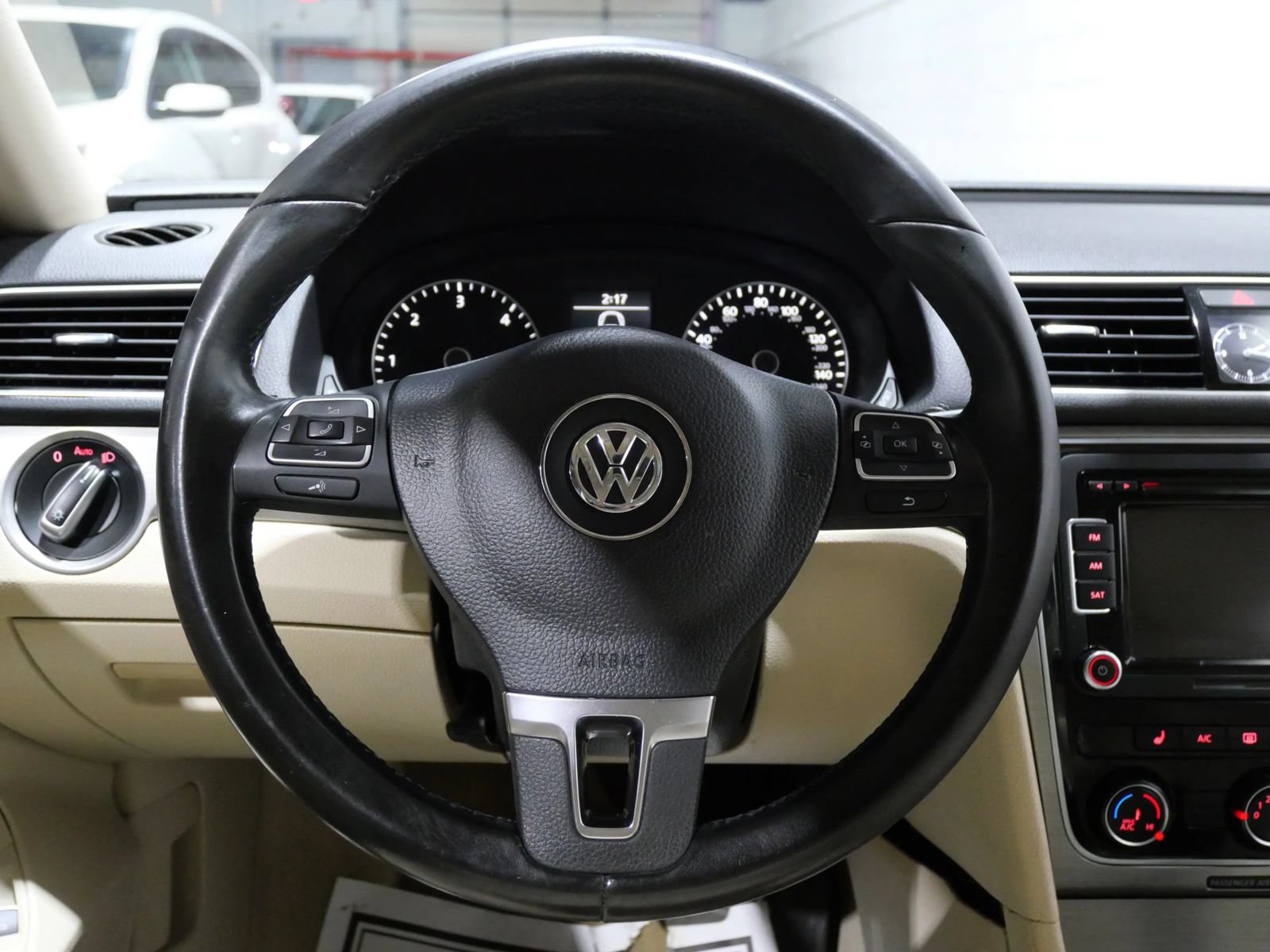 Used 2014 Volkswagen Passat TDI SE FWD image 13