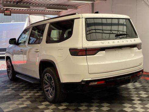 Used 2024 Jeep Wagoneer Series II w/ Flexible Seating Group RWD image 4